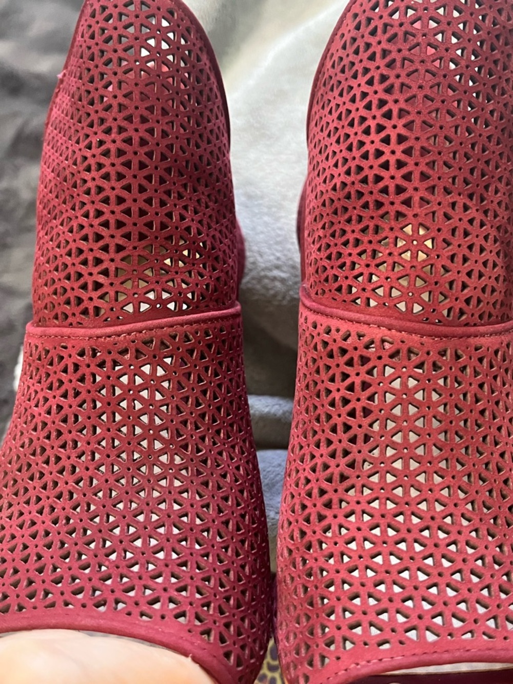 Vince Camuto Red Laser-Cut Peep-Toe Stiletto Booties Size 8.5 - Picture 16 of 17